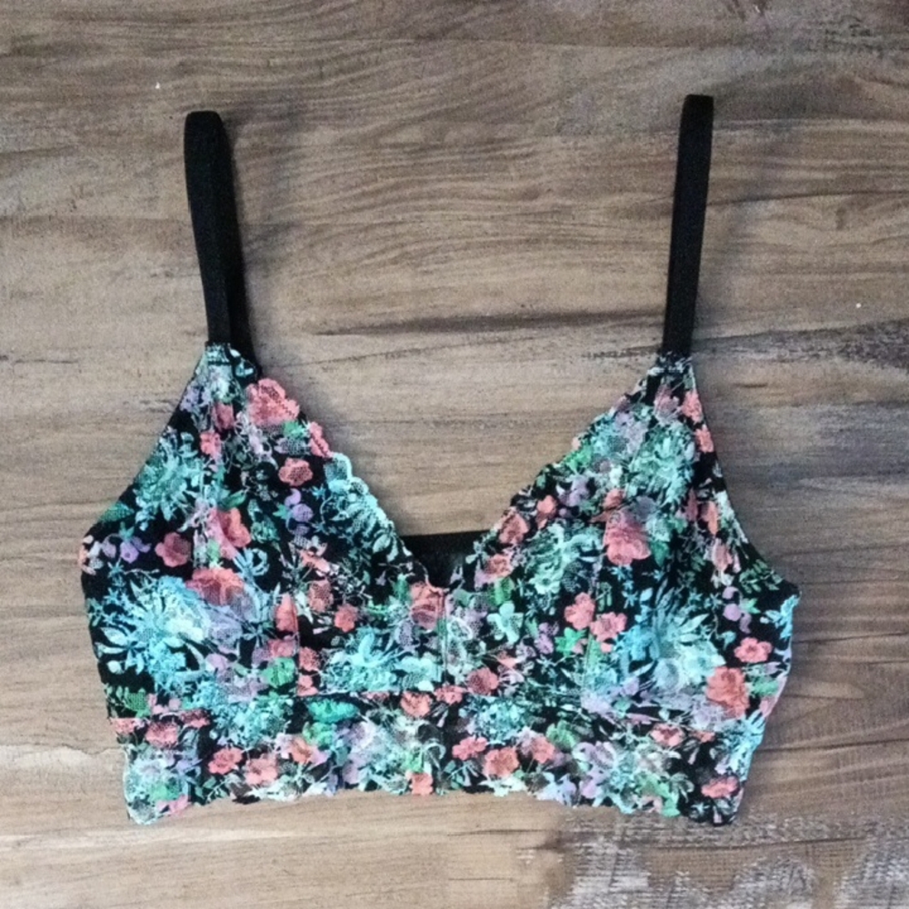 EUC Victoria's Secret Black Multicolor Lace Camisole. Adjustable Straps. Large